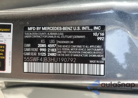 2017 Mercedes-Benz C 300 z USA, uszkodzony, nr VIN 55SWF4JB3HU190792
